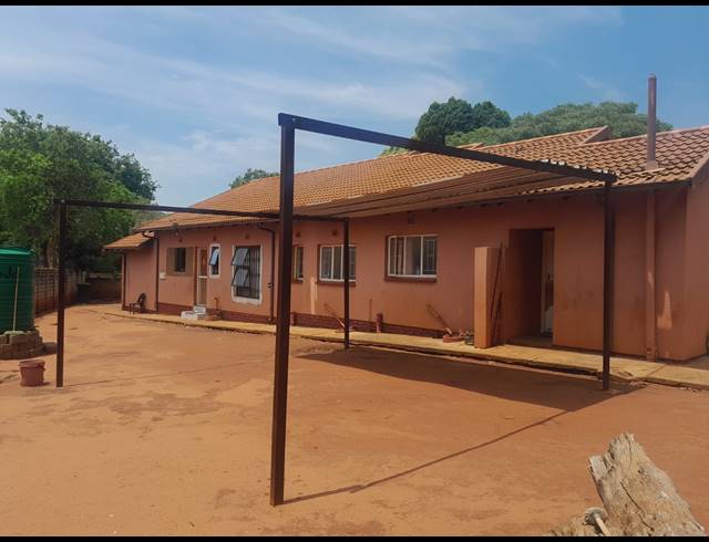 3 BEDROOM HOUSE FOR SALE IN GEELHOUTPARK
